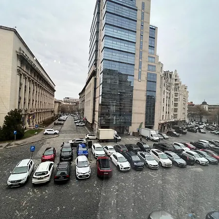 Bright & Beautiful In Prime Location Walk To Everything Bucureşti