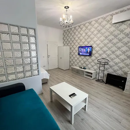 Bright & Beautiful In Prime Location Walk To Everything * בוקרשט