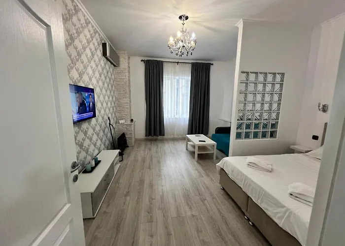 Bright & Beautiful In Prime Location Walk To Everything بوخارست