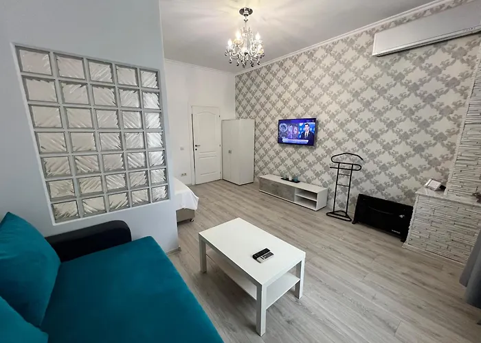 Bright & Beautiful In Prime Location Walk To Everything * Bucareste