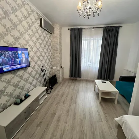 Bright & Beautiful In Prime Location Walk To Everything * ブカレスト