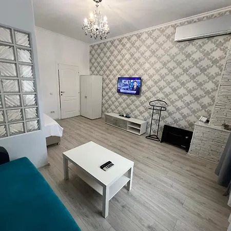 Bright & Beautiful In Prime Location Walk To Everything Apartment *